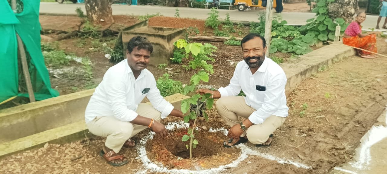 ఎల్లారెడ్డిపల్లిలో ఘనంగా వన మహోత్సవం.... - Additional Image